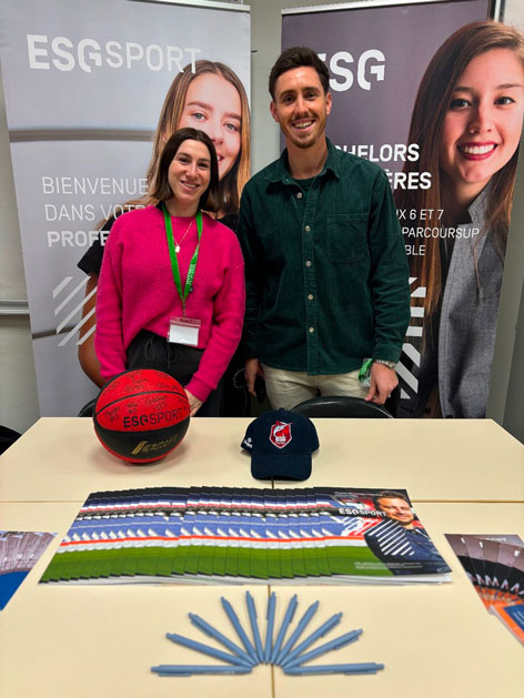 Stand de l'esg sport sur un forum de lycée