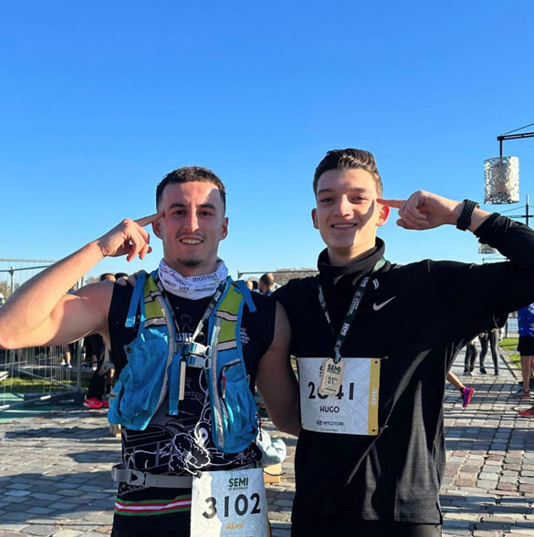 2 étudiants sportifs ayant fini le semi-marathon