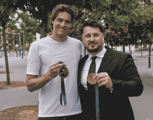 Camille Lacourt et le directeur de l'esg sport
